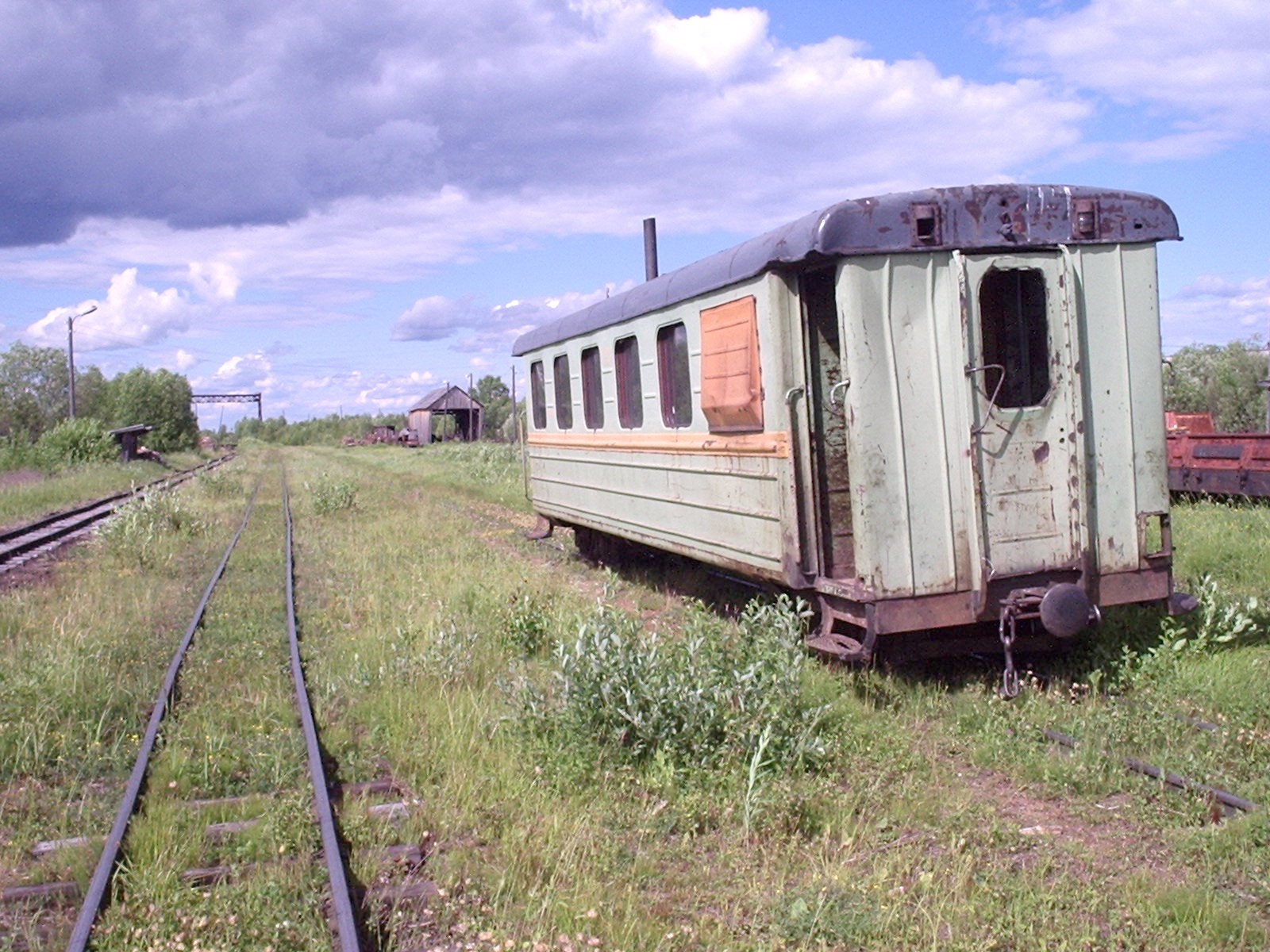 Авнюгская УЖД - Старый-старый вагон на запасном пути